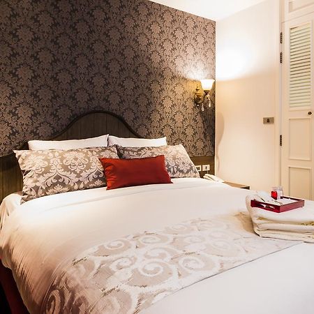 The Fah Silom Hotel Банкок Екстериор снимка