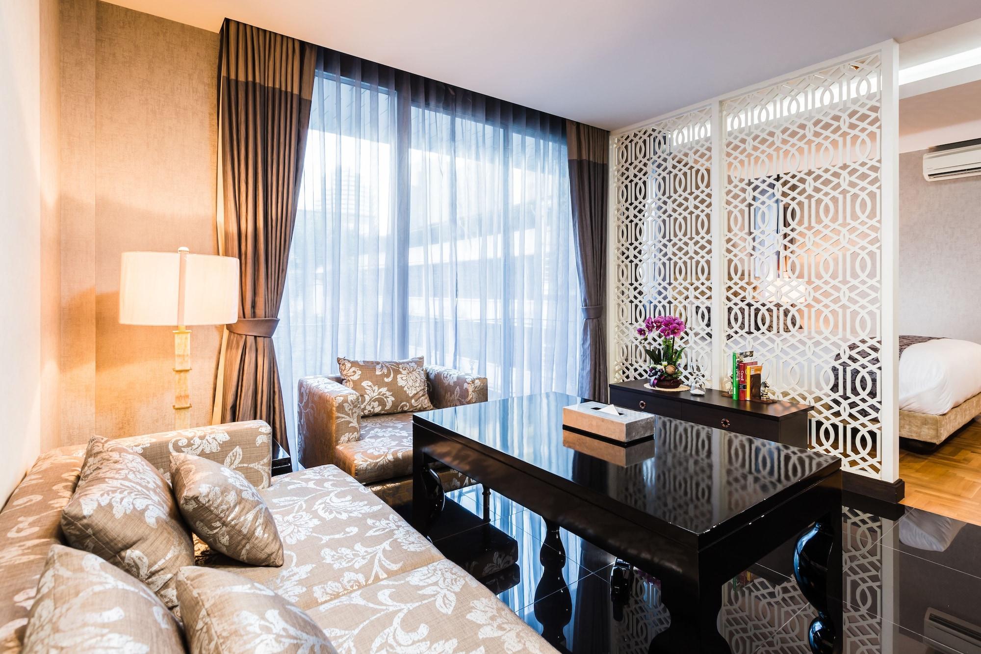 The Fah Silom Hotel Банкок Екстериор снимка