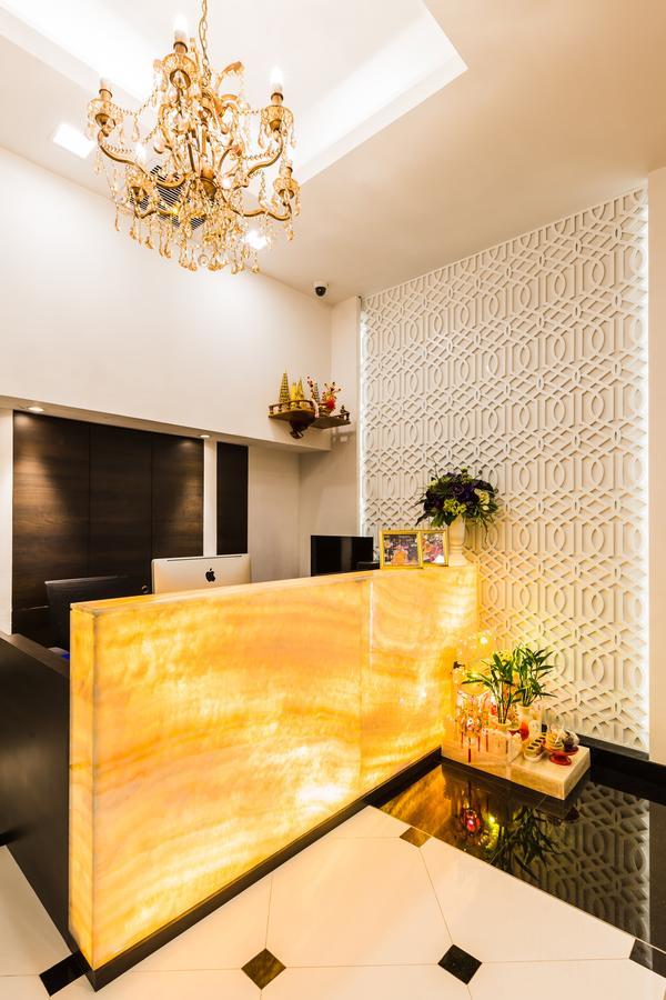 The Fah Silom Hotel Банкок Екстериор снимка
