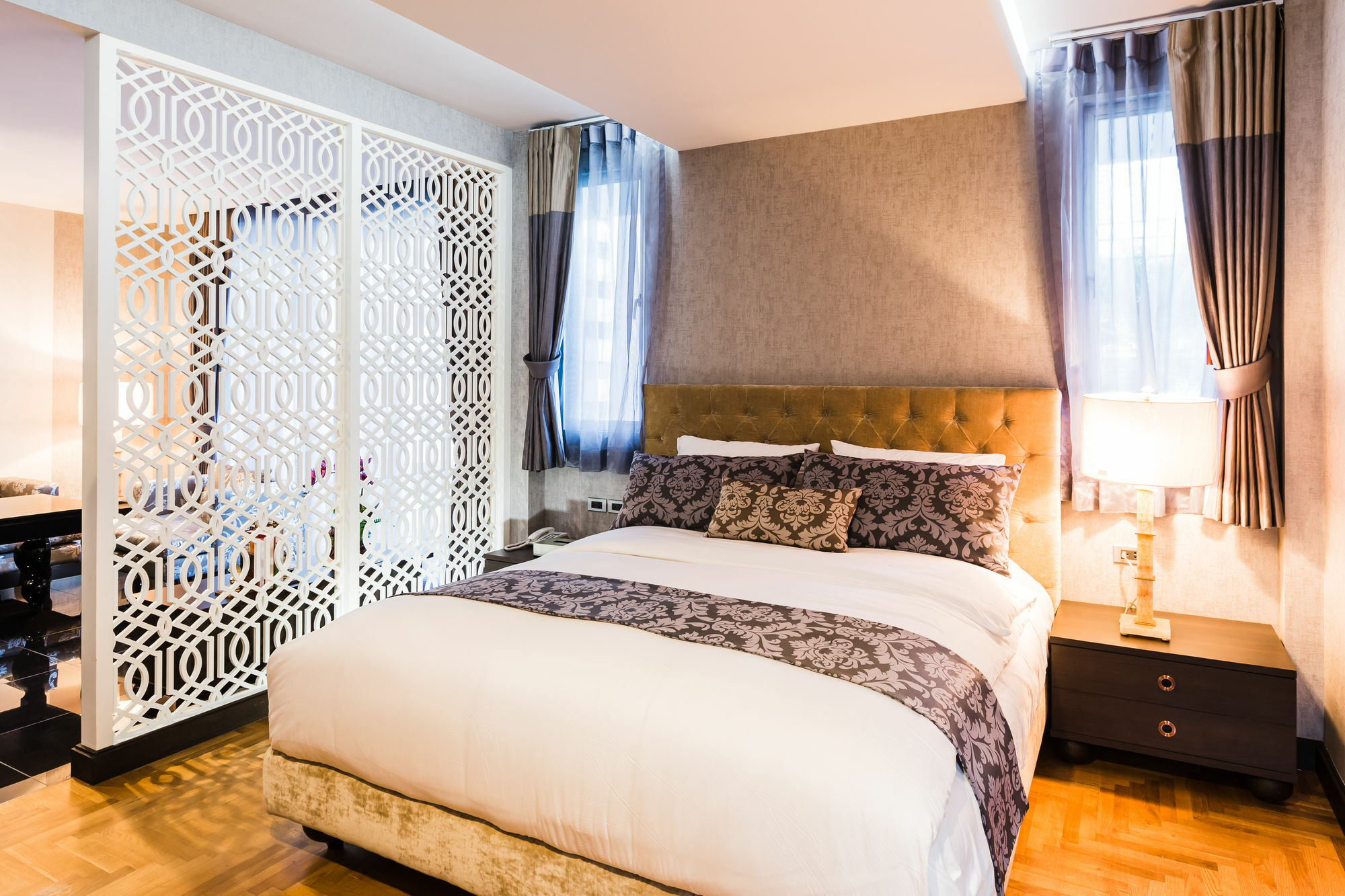 The Fah Silom Hotel Банкок Екстериор снимка
