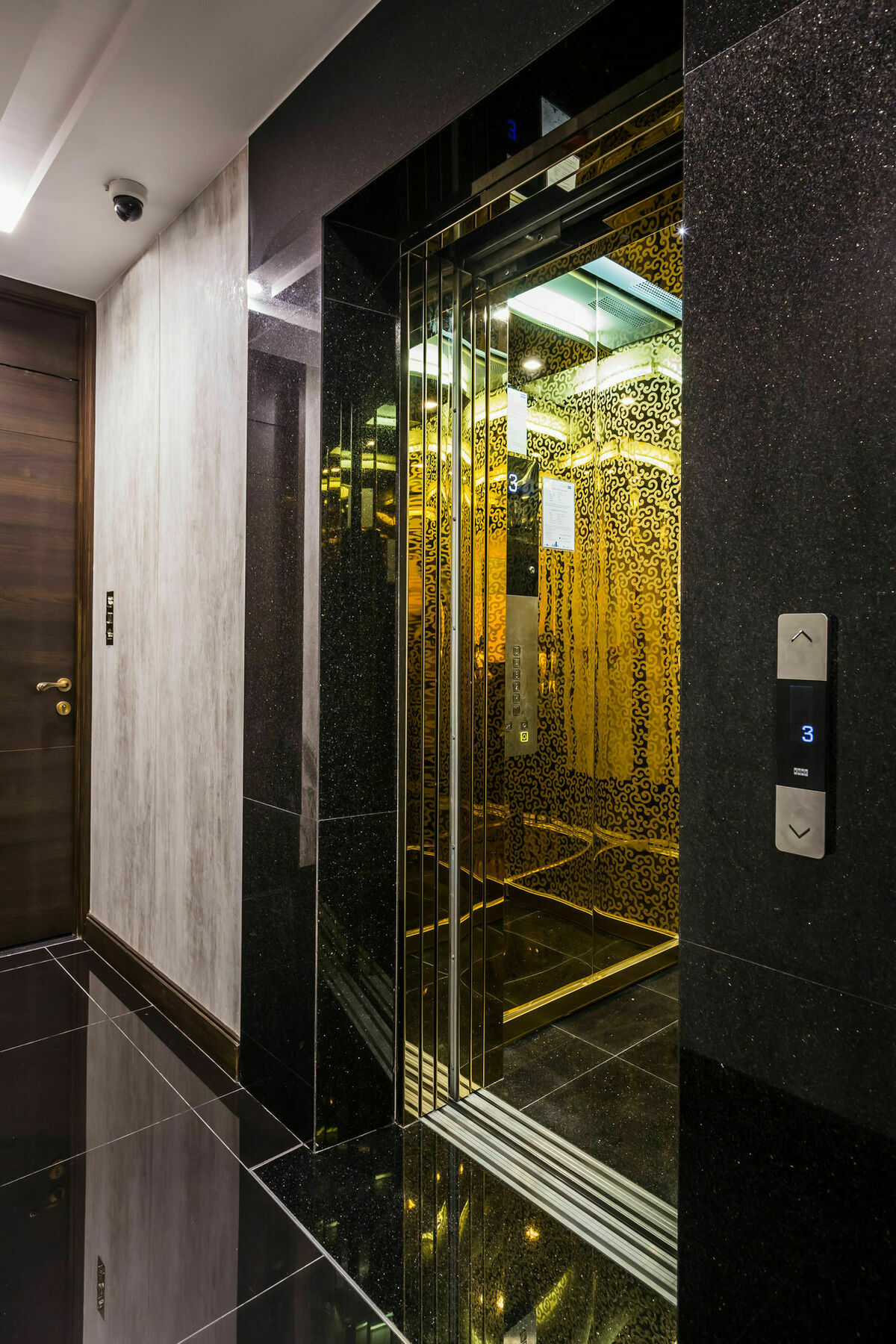 The Fah Silom Hotel Банкок Екстериор снимка