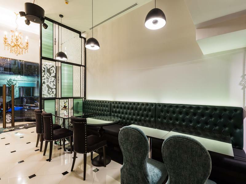 The Fah Silom Hotel Банкок Екстериор снимка